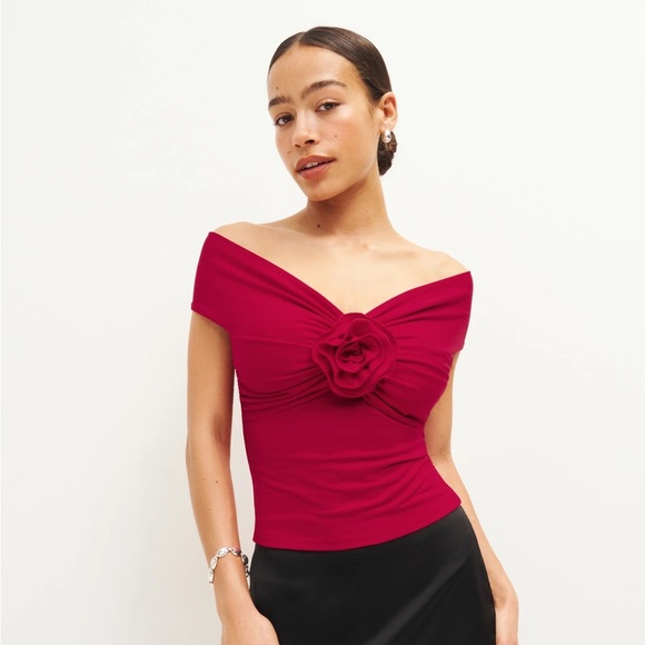 Reformation Emerald Rosette Tencel Knit Off The Shoulder Ruched Top Lipstick Red - Picture 2 of 8